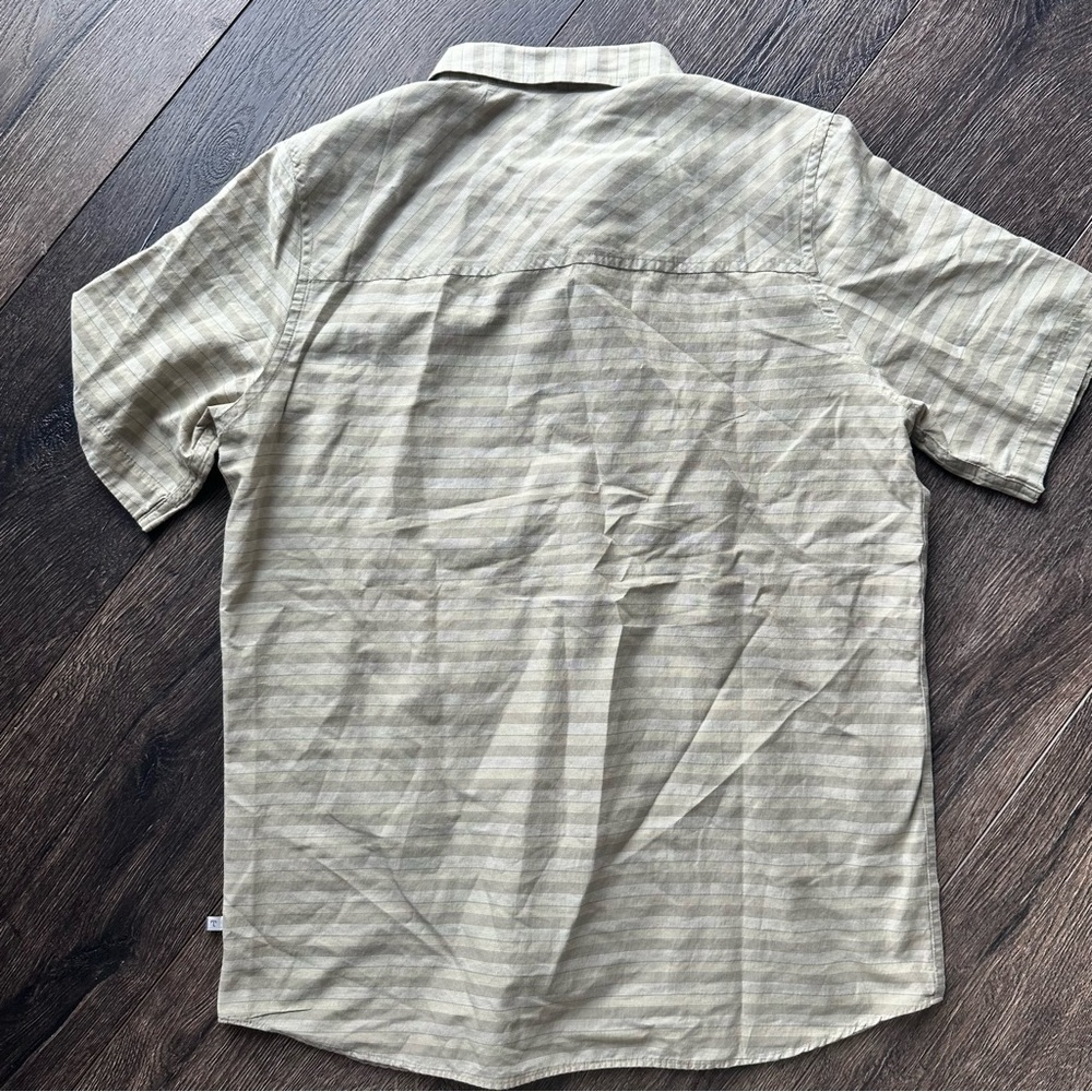 Toad & Co Horny Toad men’s size small button down short sleeve shirt - Picture 2 of 4